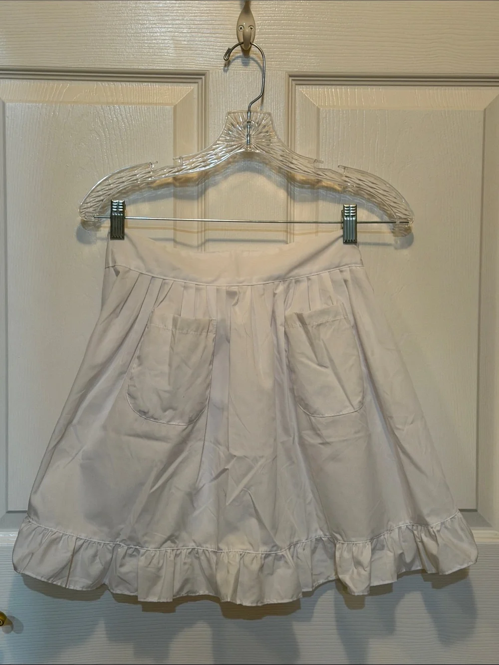 White Ruffle Hem Pocket Apron